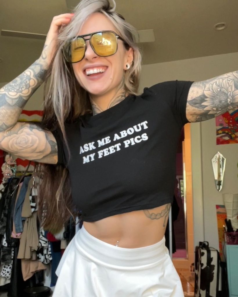 OnlyFans Model Causes Stir by Flashing Bum to Drivers in Public